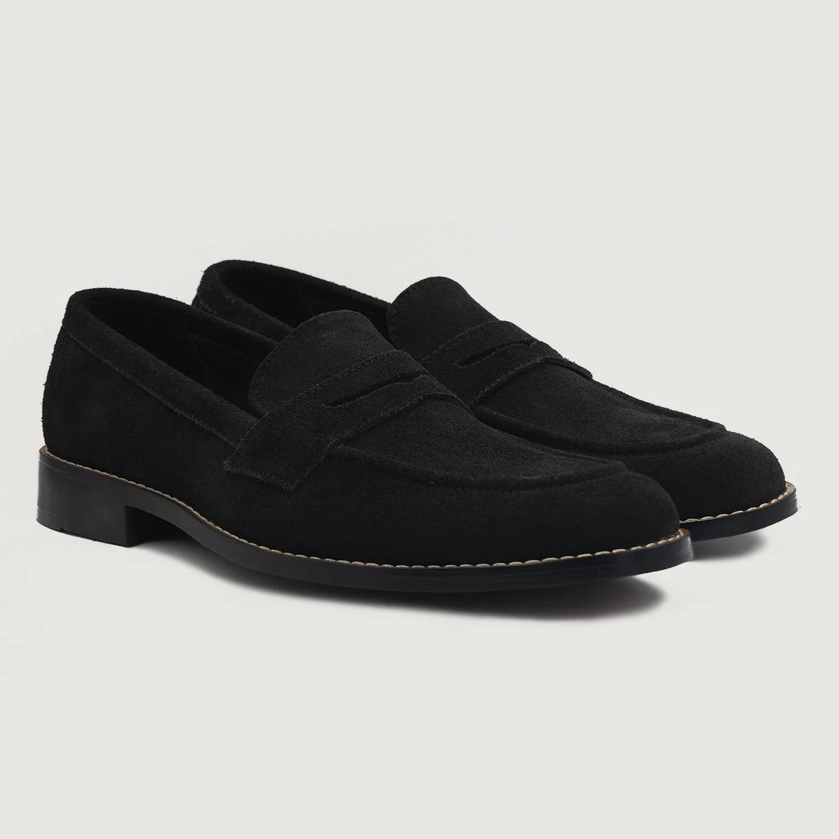 Baxton Svart Suede Läderloafers för Herr For Men in Black Goatskin Suede - Sidovy | Handla online