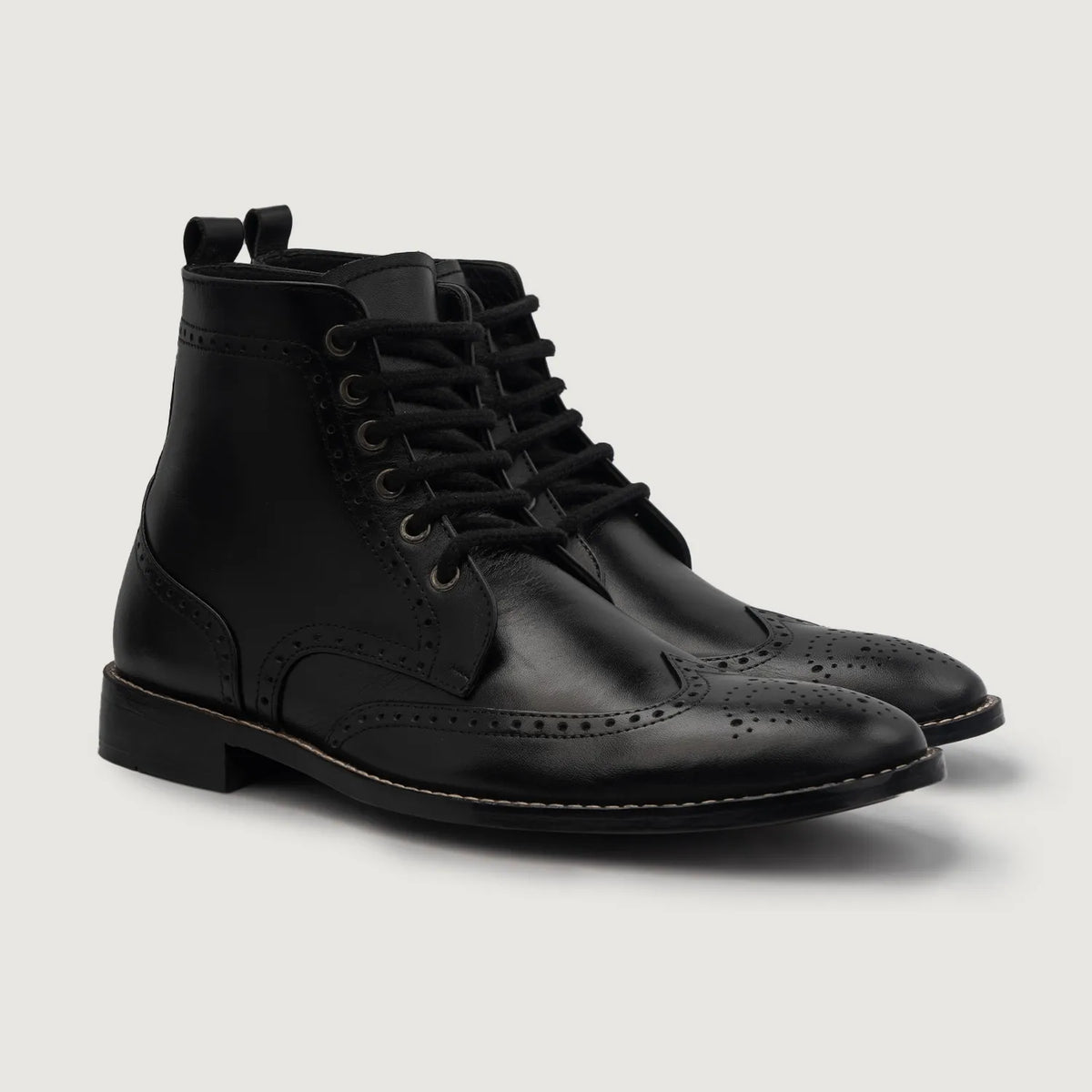 Duster Brogues Derby Svart Läderkängor för Herr For Men i svart äkta nötskinn - Framifrån med skräddarsydd silhuett | Handla online