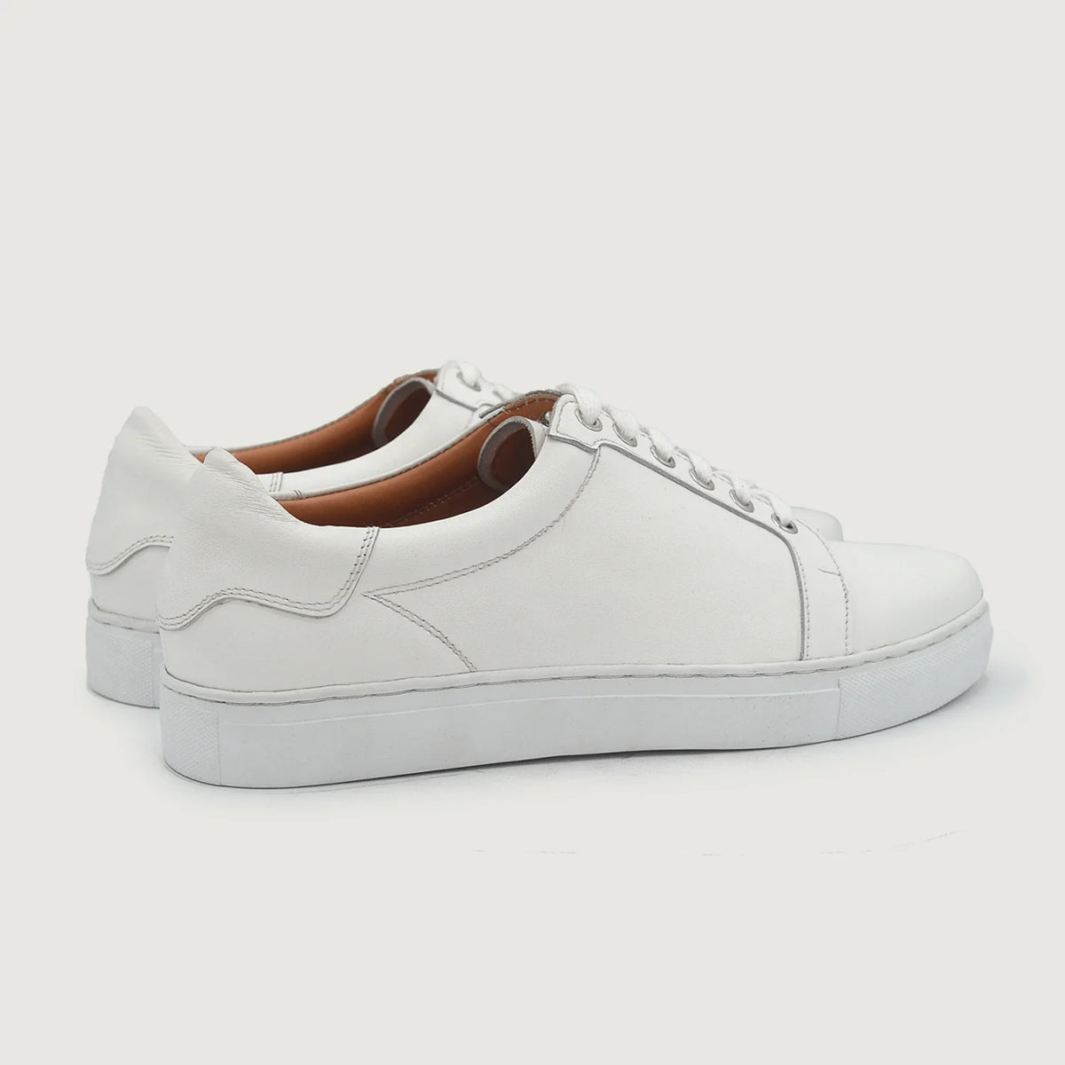 Carter Runn White Lädersneakers för Herr For Men - Förstärkt hälkappa och precisa dubbla sömmar