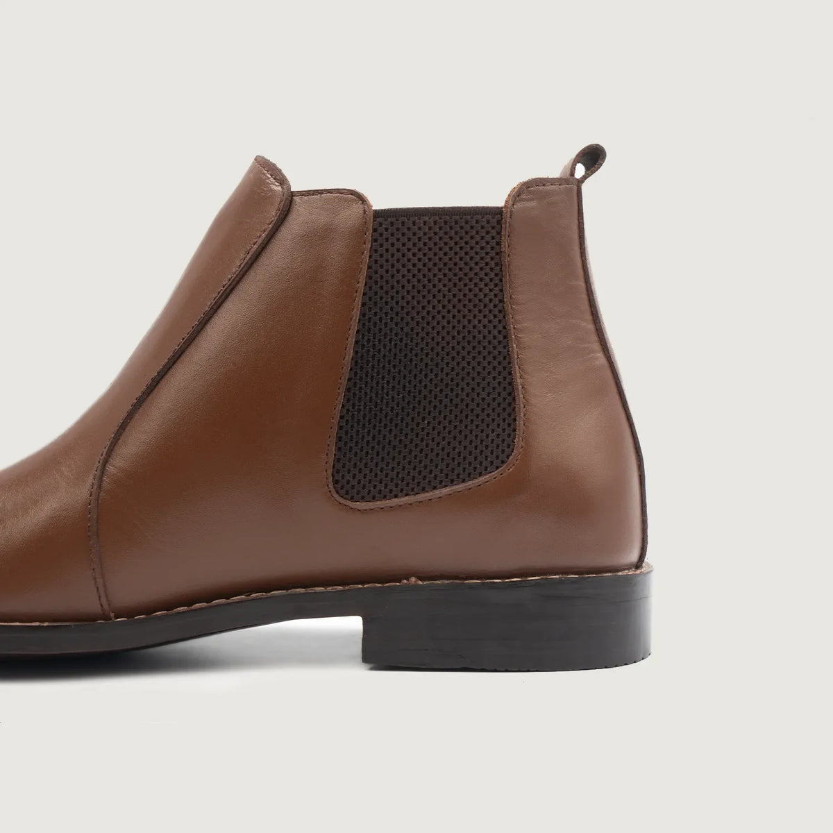 High-Traction Rubber Outsole & Lug Tread Pattern on Clarkson Chelsea Brun Läderkängor för Herr For Men
