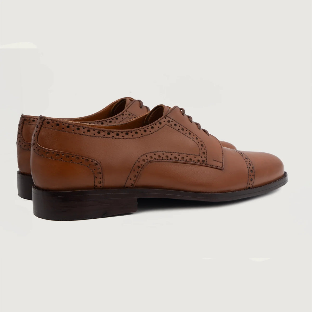 High-Traction Rubber Outsole & Lug Tread Pattern on Dirk Brogues Derby Ljusbrun Läderskor för Herr For Men