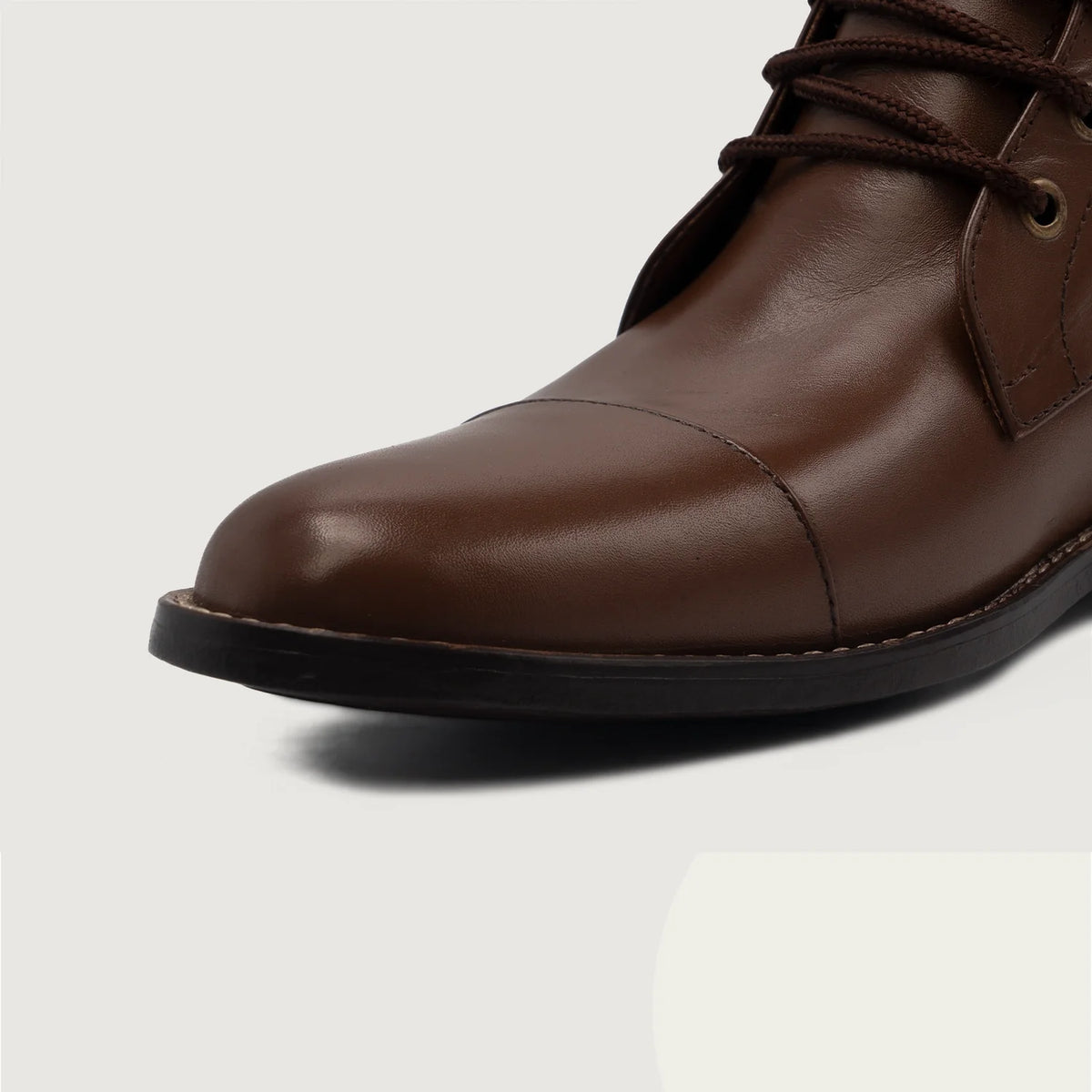 High-Traction Rubber Outsole & Lug Tread Pattern on Knight Derby Brun Läderkängor för Herr For Men