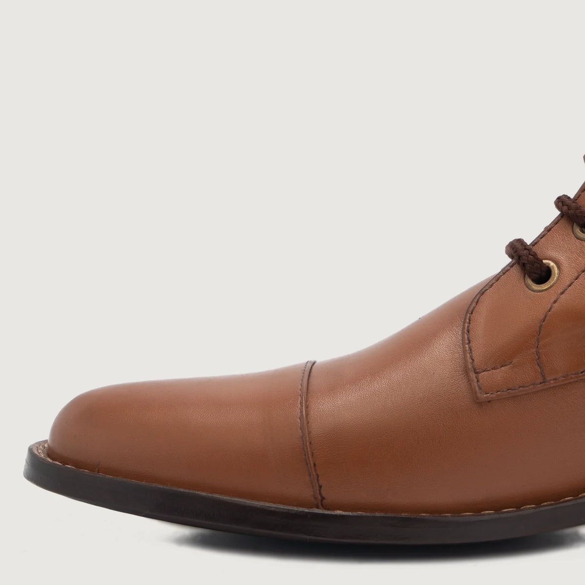 High-Traction Rubber Outsole & Lug Tread Pattern on Knight Derby Ljusbrun Läderkängor för Herr For Men