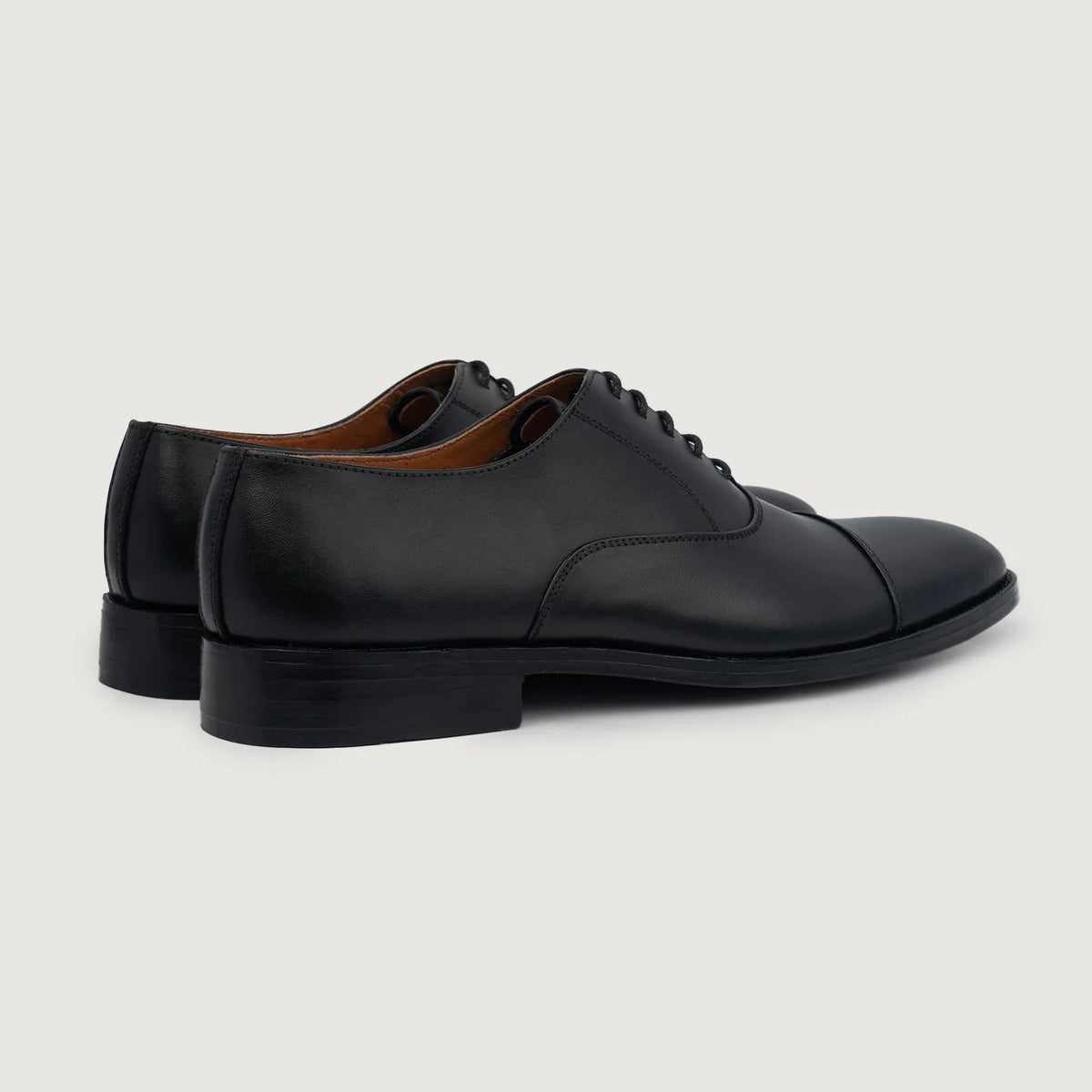 High-Traction Rubber Outsole & Lug Tread Pattern on Professor Oxford Svart Läderskor för Herr For Men
