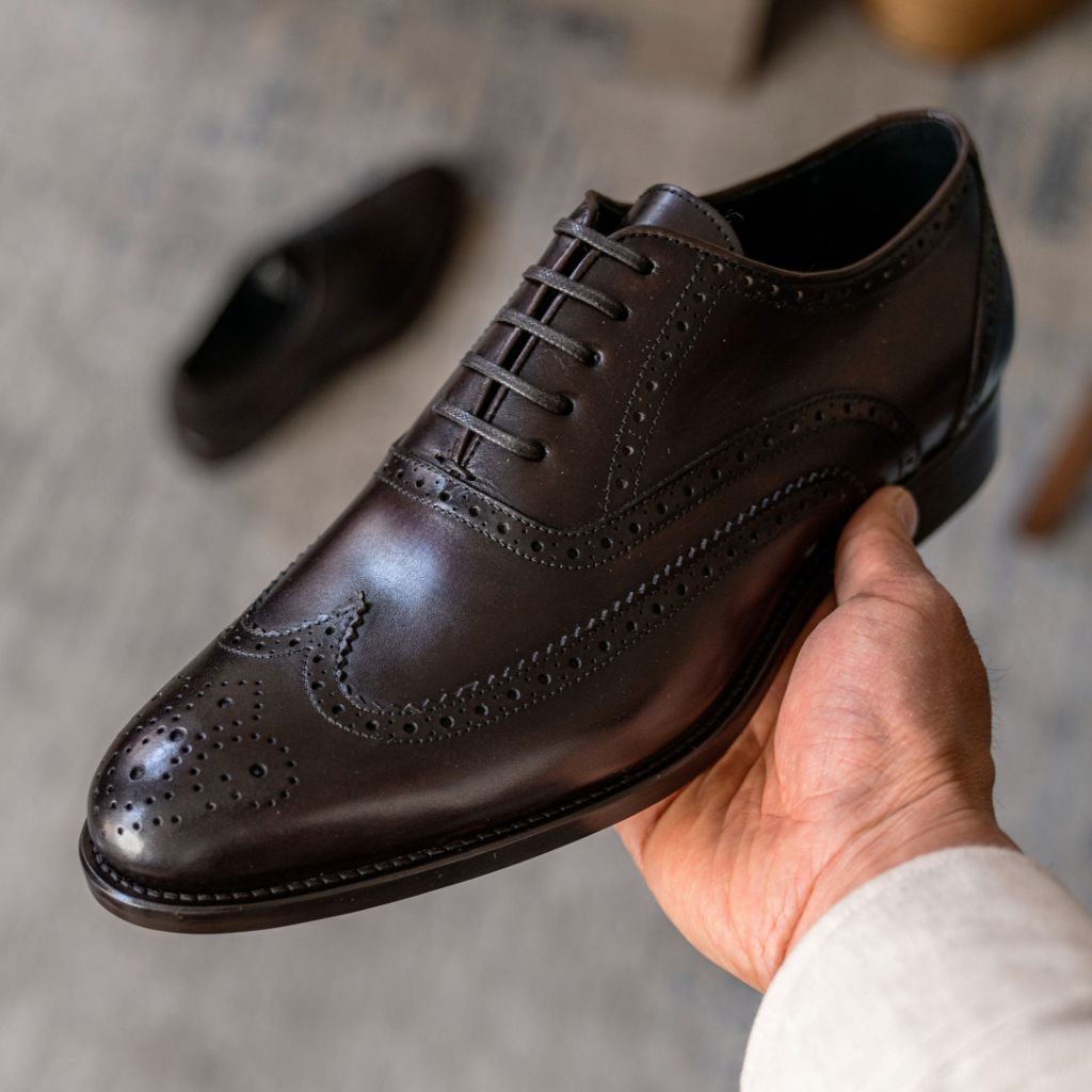 Tailored Rib Cuffs & Hem Craftsmanship Construction Detail on Aviator Chocolate Läderloafers för Herr