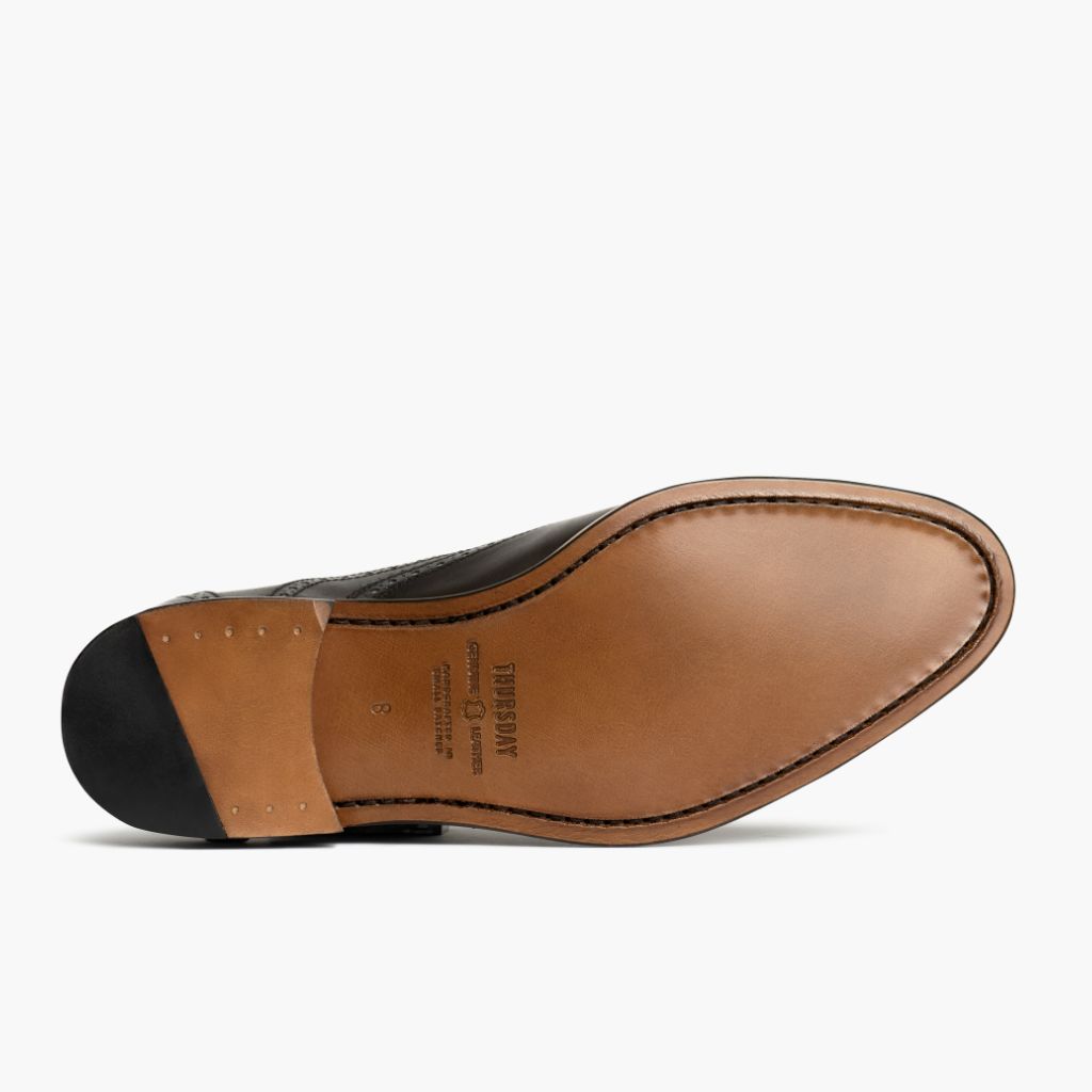 Närbildsdetalj of Classic Collar & Heavy-Duty Zipper Hardware on Aviator Chocolate Läderloafers för Herr