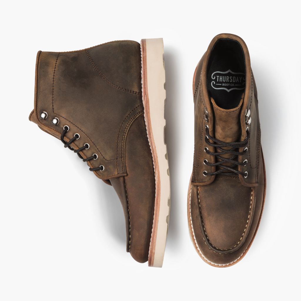 High-Traction Rubber Outsole & Lug Tread Pattern on Diplomat Burnt Copper Läderkängor för Herr