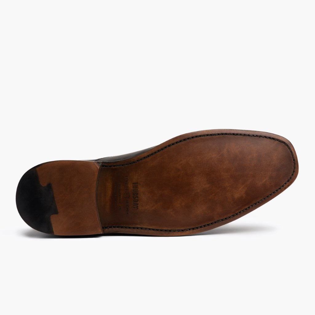High-Traction Rubber Outsole & Lug Tread Pattern on Executive Svart Lädersneakers för Herr