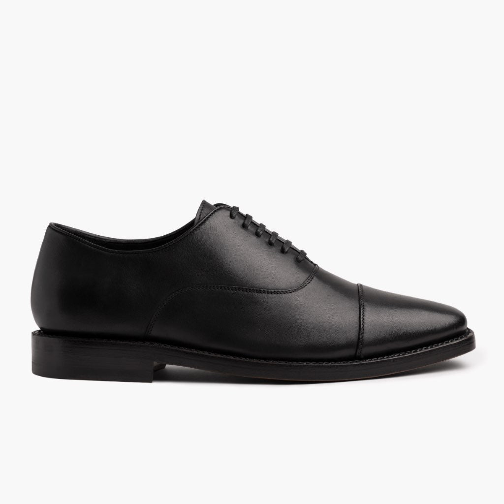 Black Full-Grain leather Sneakers - Ritsrandsydd Goodyear-konstruktion och tåhätta