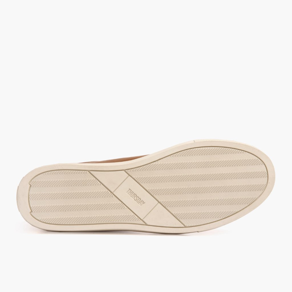 High-Traction Rubber Outsole & Lug Tread Pattern on Premier Low Top Toffee Lädersneakers för Herr For Men