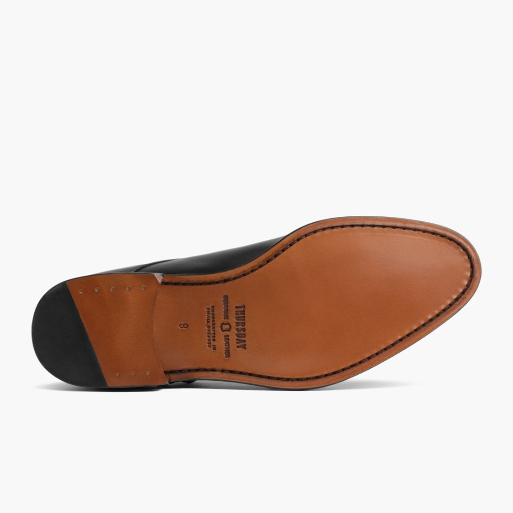 High-Traction Rubber Outsole & Lug Tread Pattern on Saint Svart Läderloafers för Herr For Men