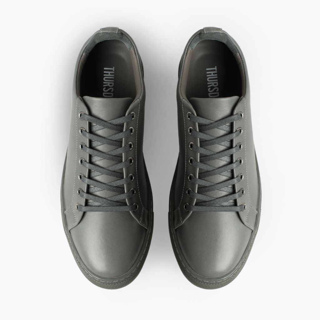 Authentic Full-Grain Leather Grain Depth & Pull-Up Patina Texture Detail