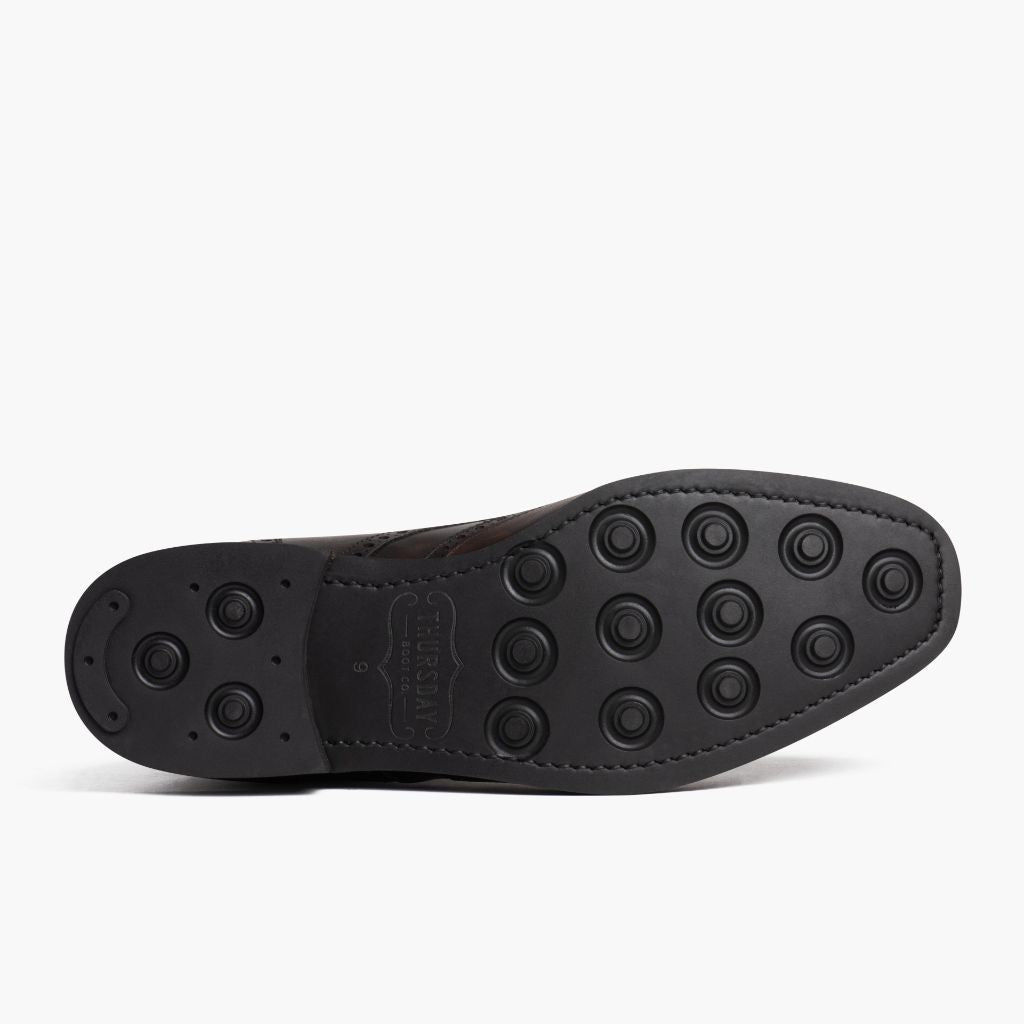 High-Traction Rubber Outsole & Lug Tread Pattern on Wingtip Dark Oak Läderkängor för Herr For Men