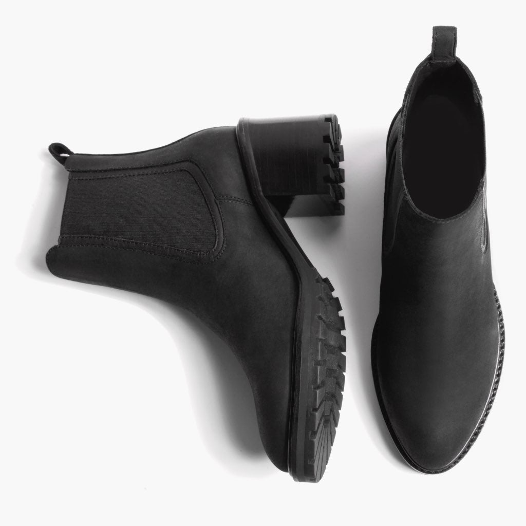 High-Traction Rubber Outsole & Lug Tread Pattern on Knockout Svart Matte Läderkängor för Dam