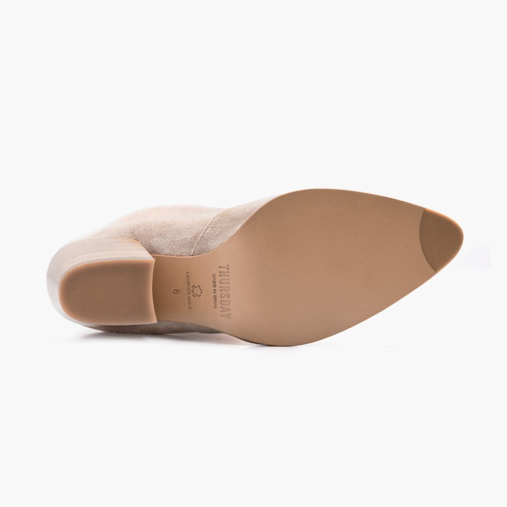 High-Traction Rubber Outsole & Lug Tread Pattern on Tempest Sand Läderkängor för Dam