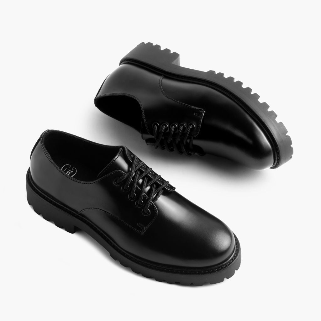 High-Traction Rubber Outsole & Lug Tread Pattern on Renegade Svart Lädersneakers för Dam
