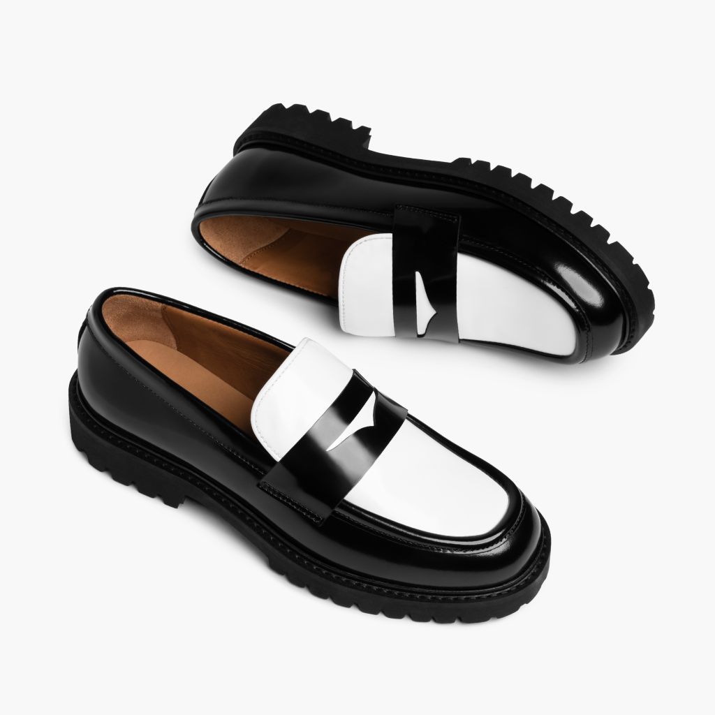 High-Traction Rubber Outsole & Lug Tread Pattern on Penny Svart & White Läderloafers för Dam