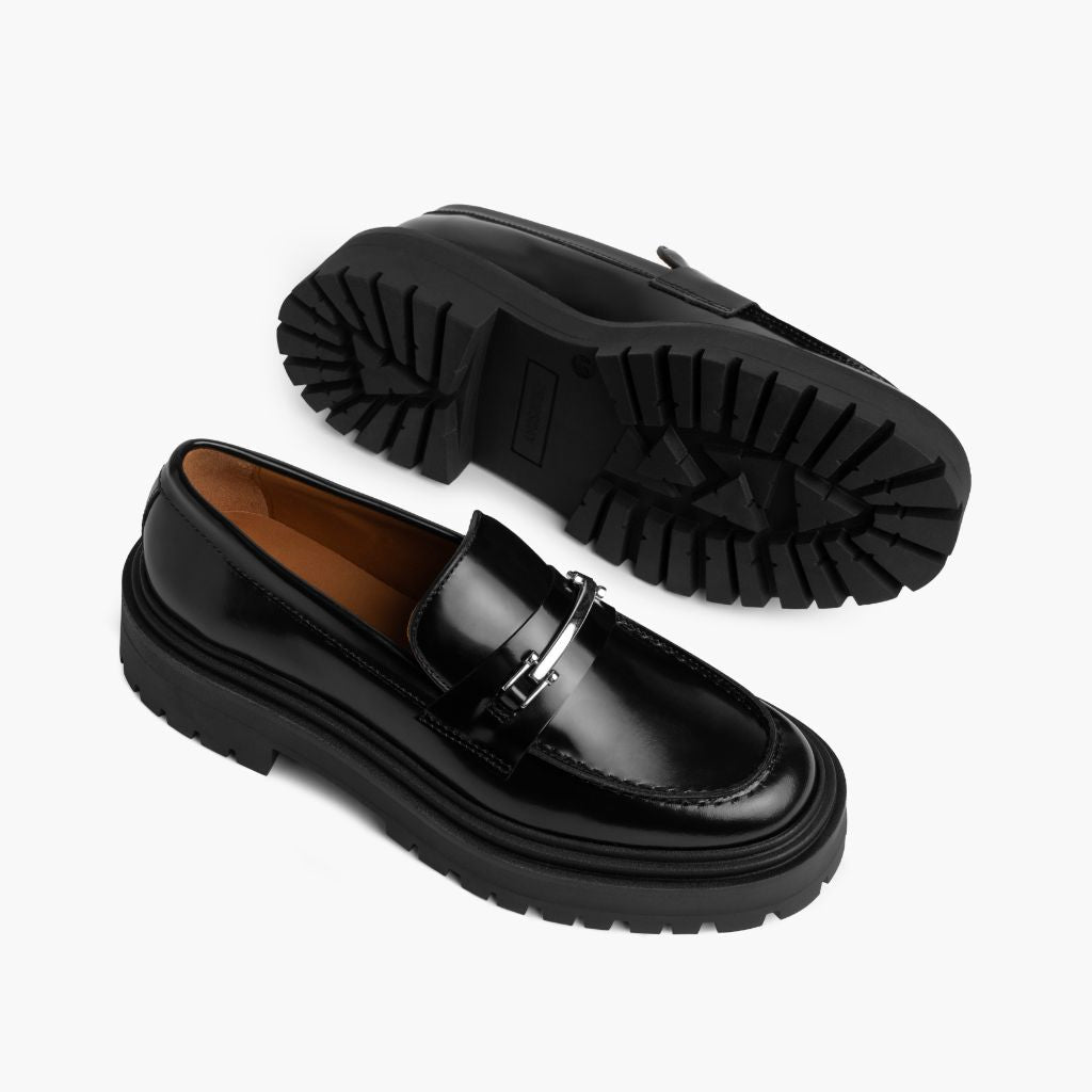 High-Traction Rubber Outsole & Lug Tread Pattern on Penny Platform Svart & Silver Läderloafers för Dam