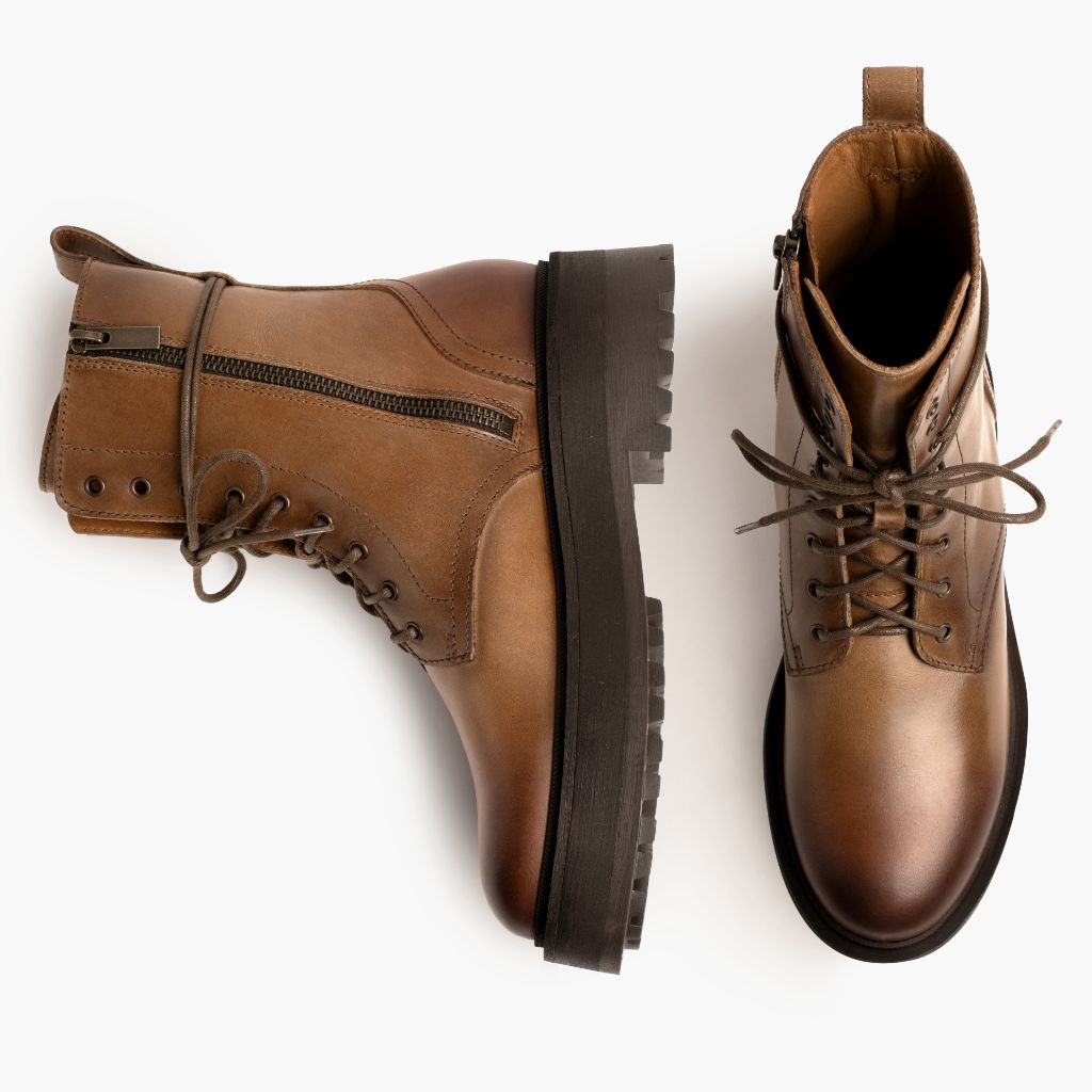 High-Traction Rubber Outsole & Lug Tread Pattern on Quest Natural Läderkängor för Dam