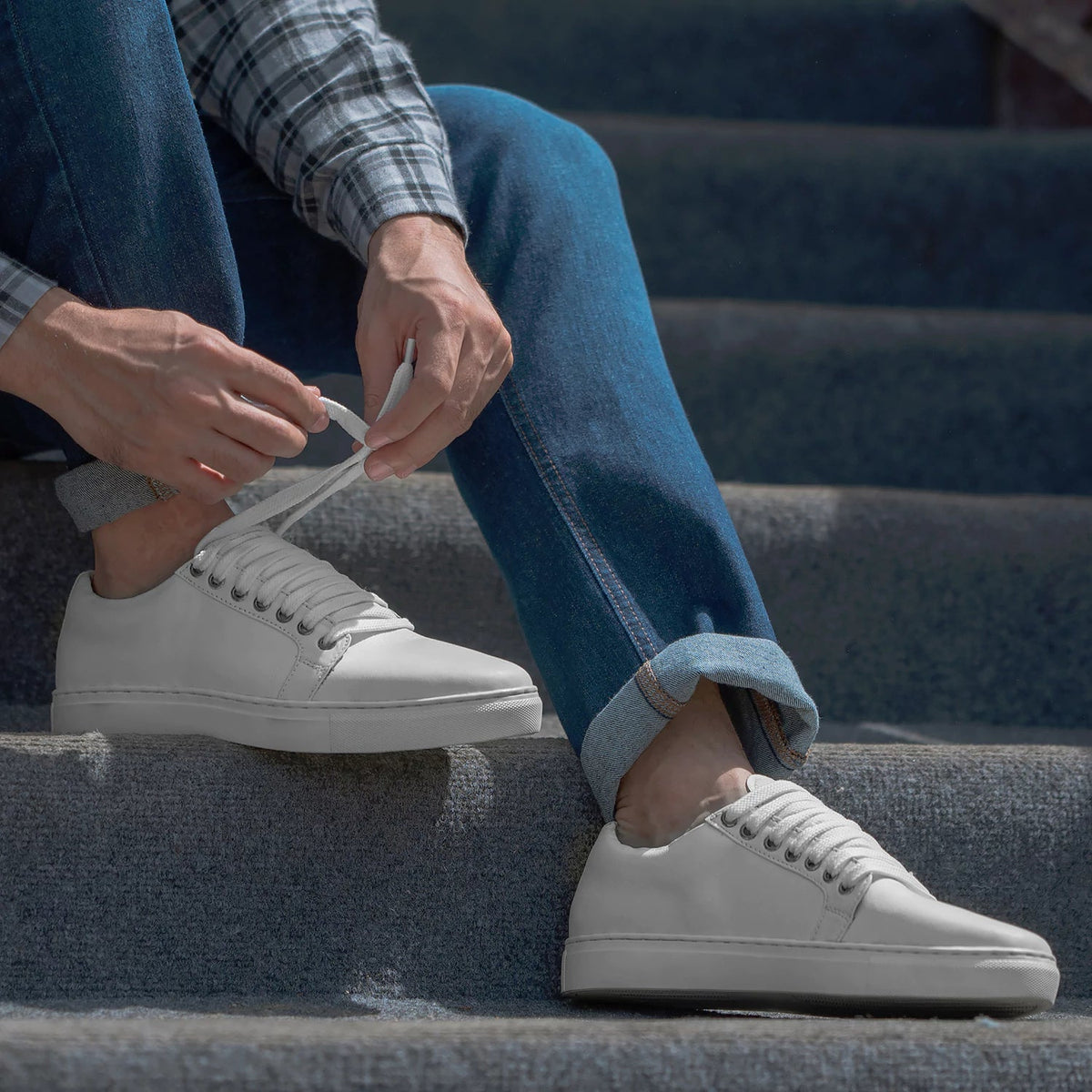 High-Traction Rubber Outsole & Lug Tread Pattern on Murphy Low Top White Lädersneakers för Herr