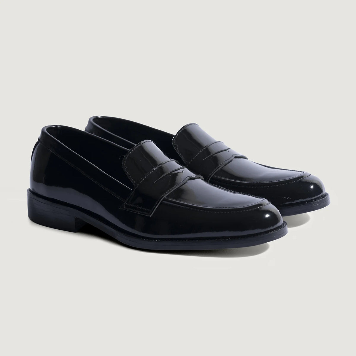 Baxton Svart Patent Läderloafers för Herr For Men in Patent Black Full-Grain Leather - Sidovy | Handla online