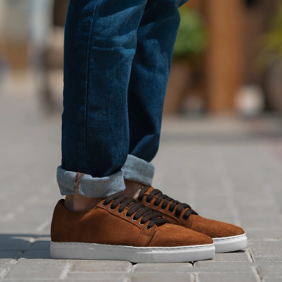 Murphy Low Top Brun Suede Lädersneakers för Herr in Brown Goatskin Suede - Sidovy | Handla online