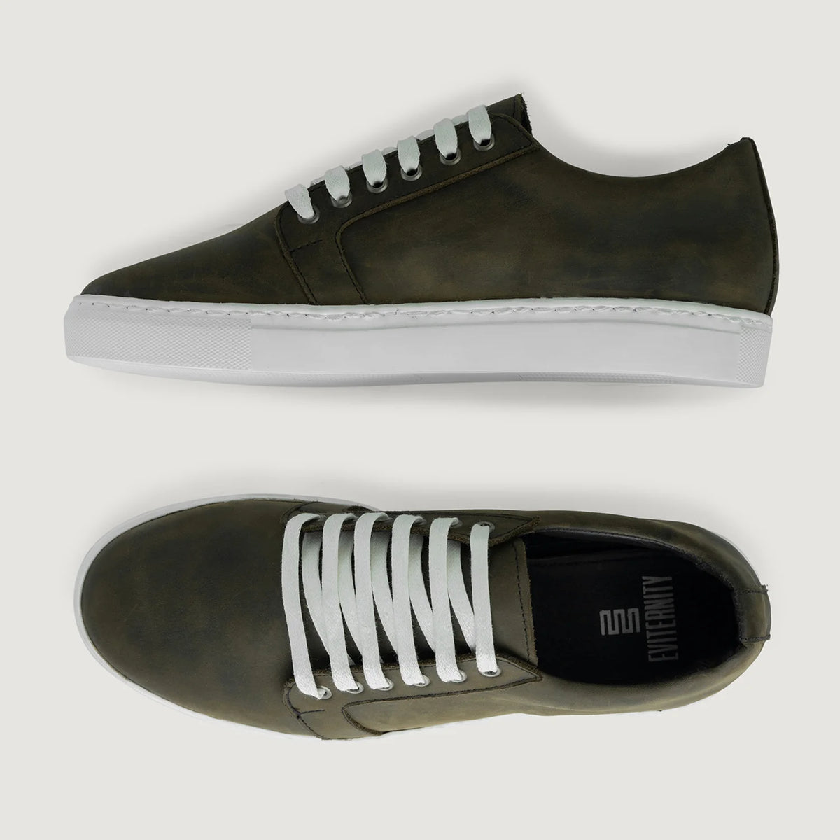 High-Traction Rubber Outsole & Lug Tread Pattern on Murphy Low Top Olive Pullup Lädersneakers för Herr For Men