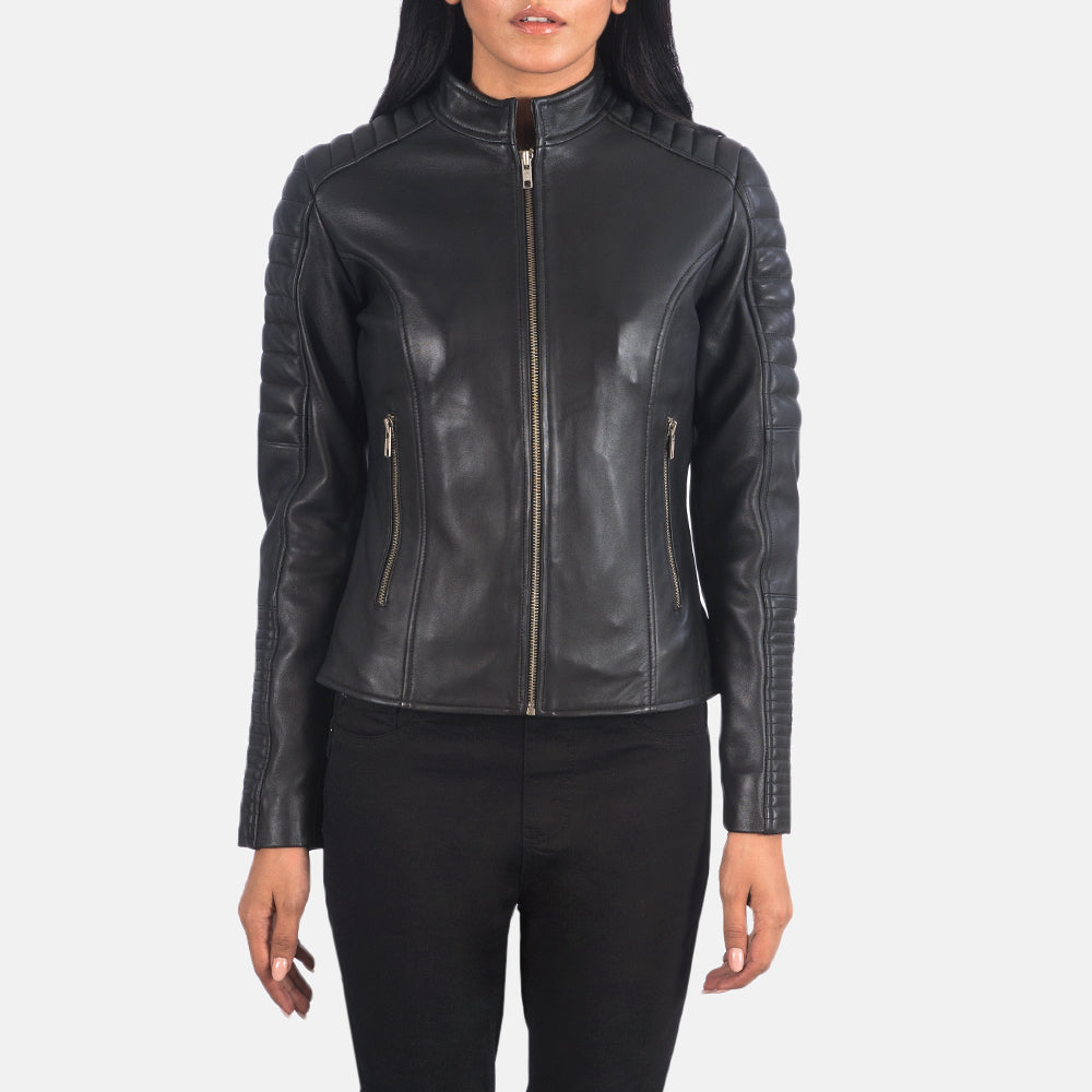 
Närbildsdetalj of Band & Zipper Hardware on Adalyn Quiltad Svart Bikerjacka i Läder för Dam