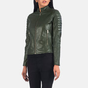 
Närbildsdetalj of Band & Zipper Hardware on Adalyn Quiltad Grön Bikerjacka i Läder för Dam