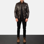 Men's Agent Shadow Brun Bomberjacka i Läder för Herr - Lateral Side Profile View Showing Sleeve Cut &amp; Athletic Taper Fit