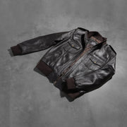 Styled Fit Perspective of Men's Agent Shadow Brun Bomberjacka i Läder för Herr on Model - Natural Daylight Drape