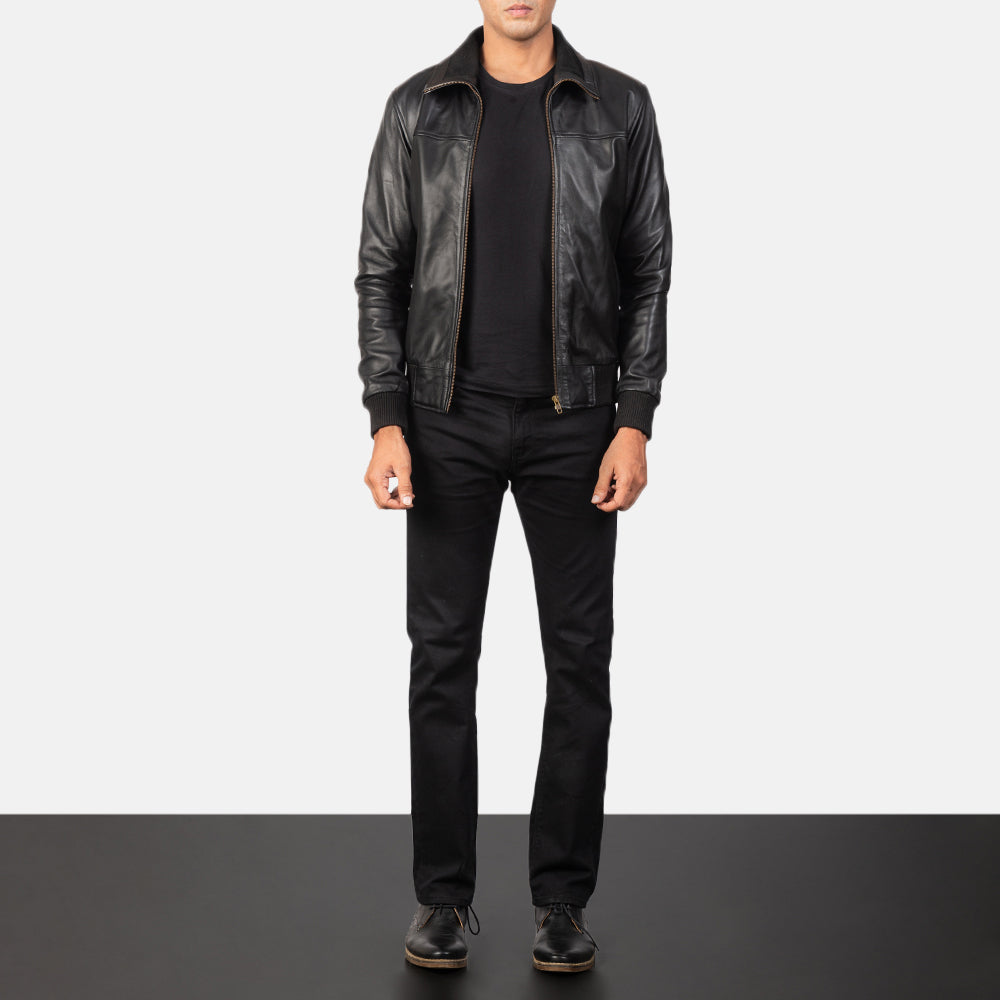 Men's Air Rolf Svart Bomberjacka i Läder för Herr - Lateral Side Profile View Showing Sleeve Cut &amp; Athletic Taper Fit