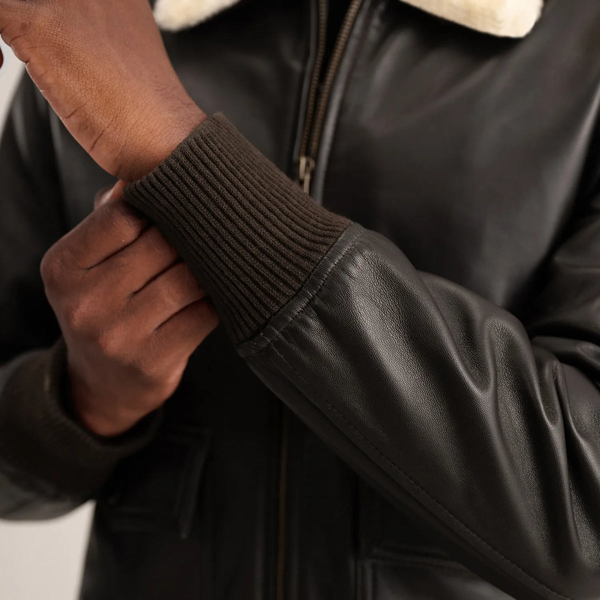 
Insida Showing Quilted Viscose Lining & Två funktionella innerfickor