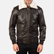 Close-Up Detail of Shirt with Removable Fur &amp; Zipper Hardware on Men's Airin G-1 Brun Bomberjacka i Läder för Herr