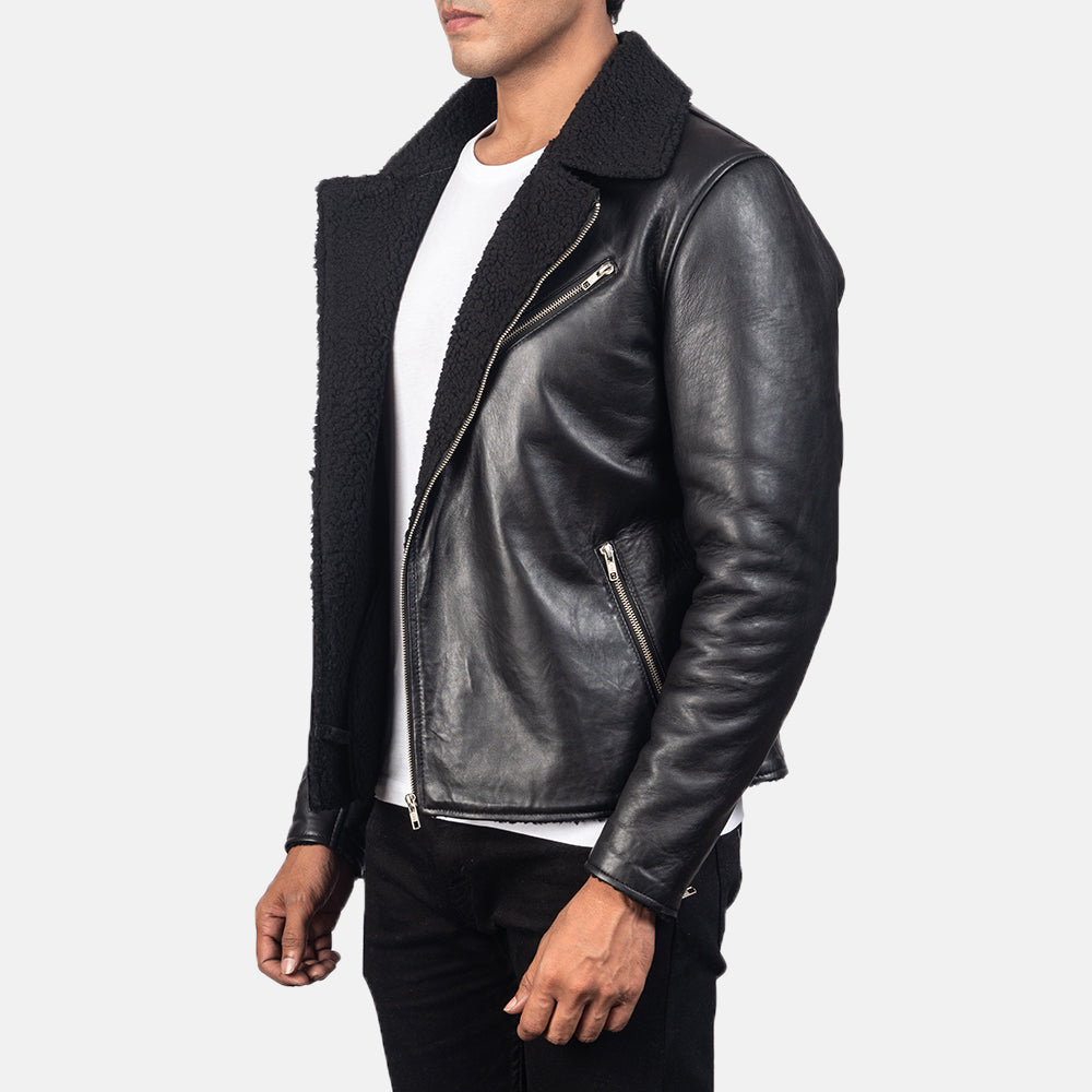 
Black Sheepskin Leather Biker Jacket - Bakifrån med perfekt axelpassform och ren fåll