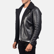 
Black Sheepskin Leather Biker Jacket - Bakifrån med perfekt axelpassform och ren fåll