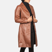 Close-Up Detail of Notch &amp; Buttons Hardware on Women's Alexis Brun Single Breasted Leather Coat för Dam