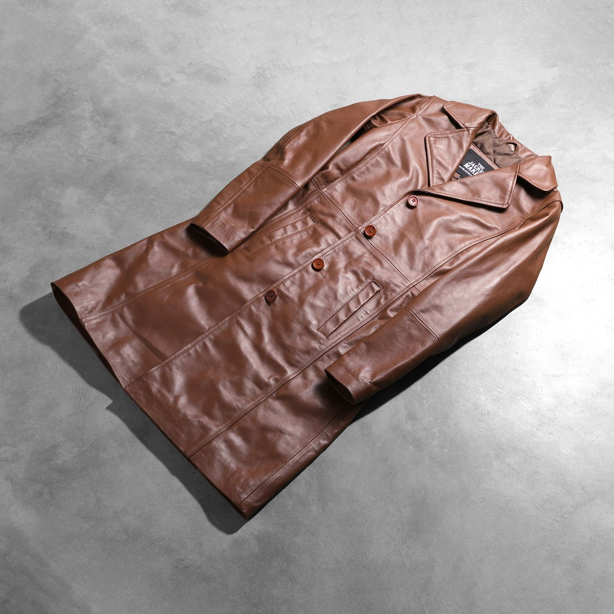 Open Hem &amp; Hem Craftsmanship Construction Detail on Women's Alexis Brun Single Breasted Leather Coat för Dam