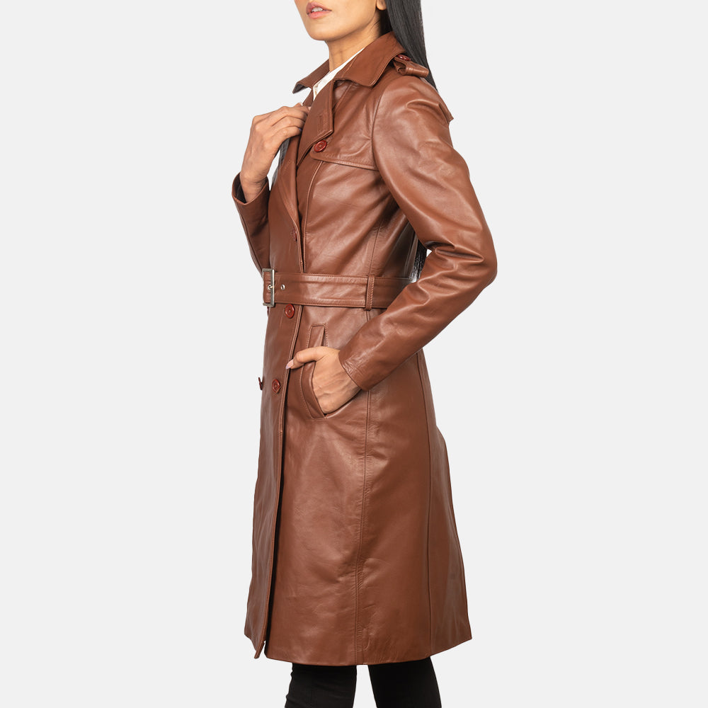 Close-Up Detail of Notch &amp; Buttons Hardware on Women's Alice Brun Double Breasted Leather Coat för Dam