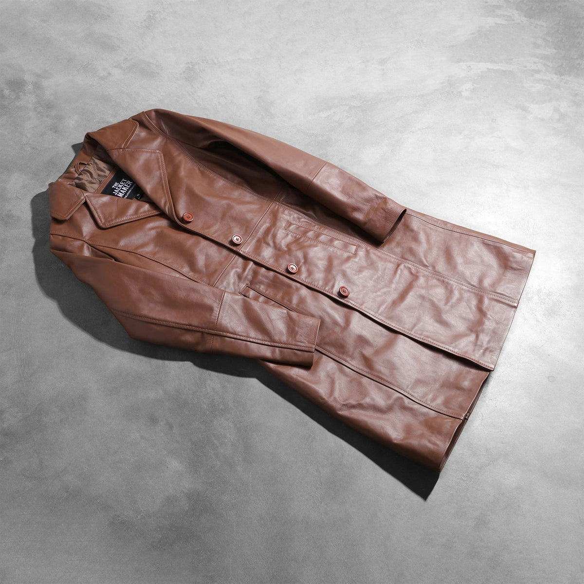 Open Hem &amp; Hem Craftsmanship Construction Detail on Women's Alice Brun Double Breasted Leather Coat för Dam