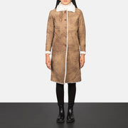 Women's Alina Shearling Brun Leather Coat för Dam - Lateral Side Profile View Showing Sleeve Cut &amp; Athletic Taper Fit