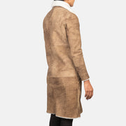 Close-Up Detail of Buckled Collar &amp; Button Hardware on Women's Alina Shearling Brun Leather Coat för Dam