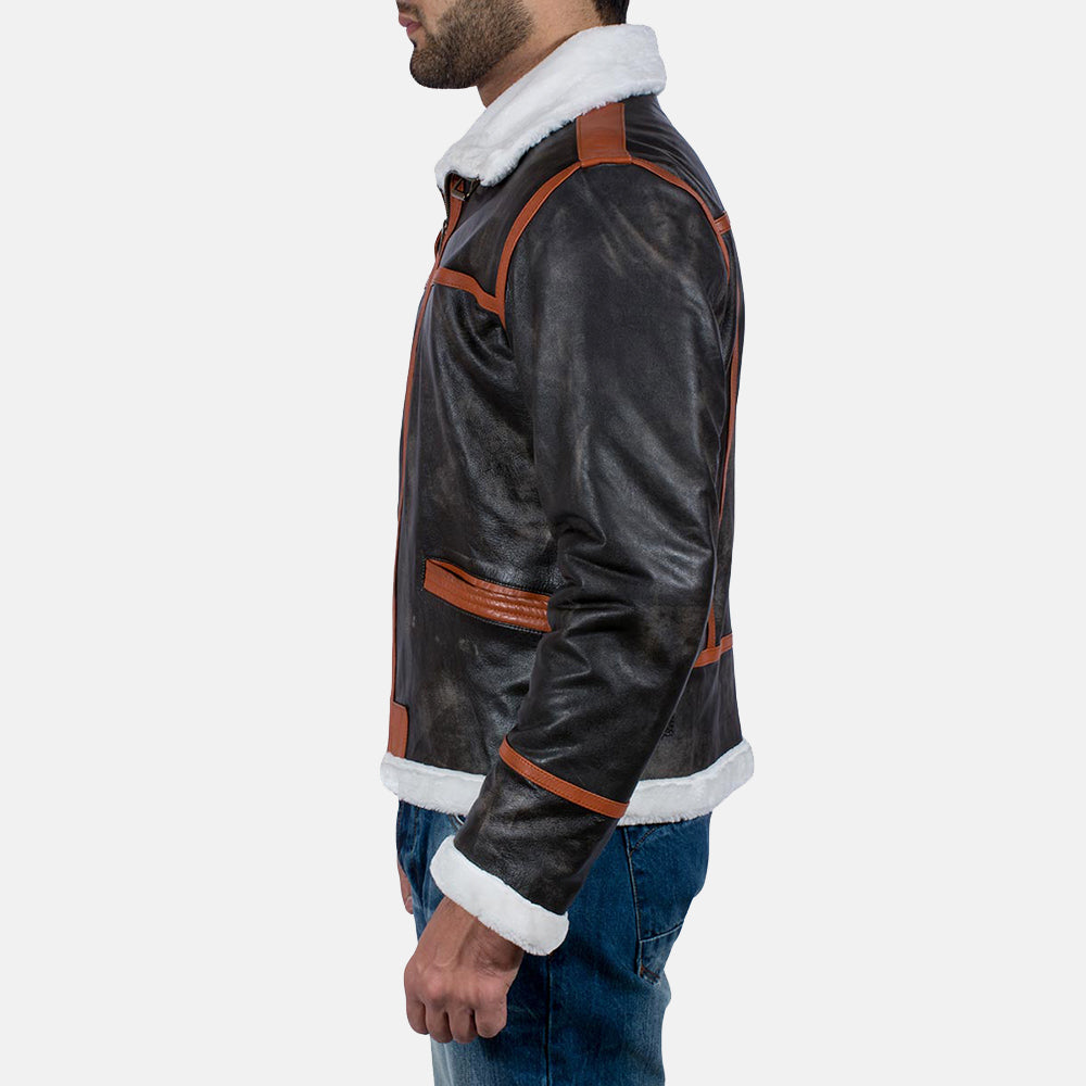 Close-Up Detail of High neck with Belt &amp; Zipper Hardware on Men's Alpine Brun Fur Läderjacka för Herr