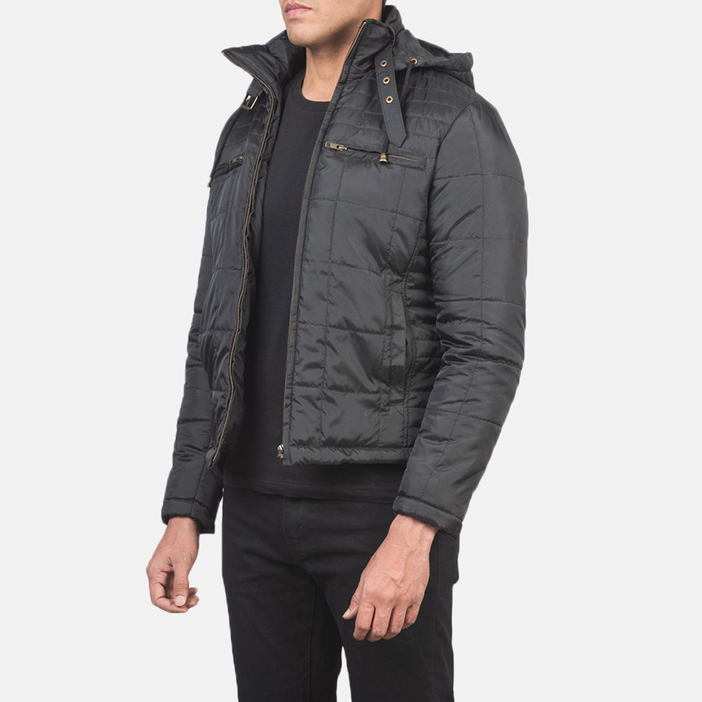
Black Polyester Winter Jacket - Bakifrån med perfekt axelpassform och ren fåll
