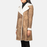 
Närbildsdetalj of Notch & Leather Buttons Hardware on Amie Distressed Brown Double Breasted Shearling Coat