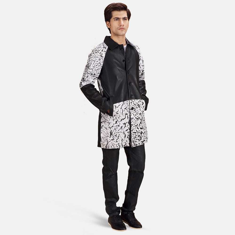 Men's Artistry Svart Dye Leather Coat för Herr - Lateral Side Profile View Showing Sleeve Cut &amp; Athletic Taper Fit