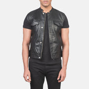 
Atlas Moto Svart Läderväst för Herr in Black Sheepskin Leather - Framifrån med skräddarsydd silhuett | Handla online