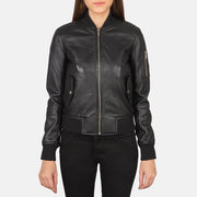 
Närbildsdetalj of Rib Knit & Zipper Hardware on Ava Ma-1 Black Leather Bomber Jacket