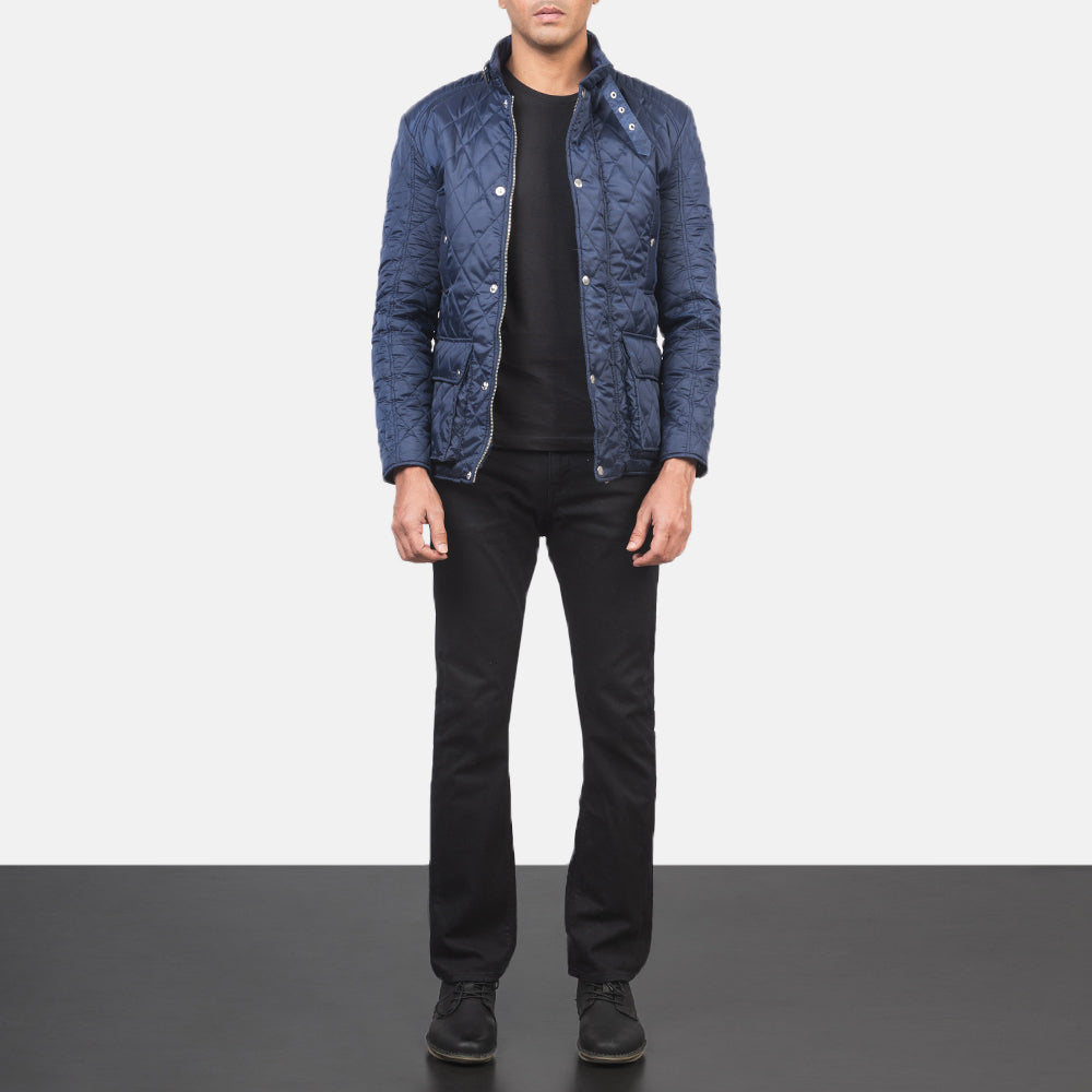 Close-Up Detail of Belted Band &amp; Button Hardware on Men's Barry Quilted Blue Windbreaker Läderjacka för Herr