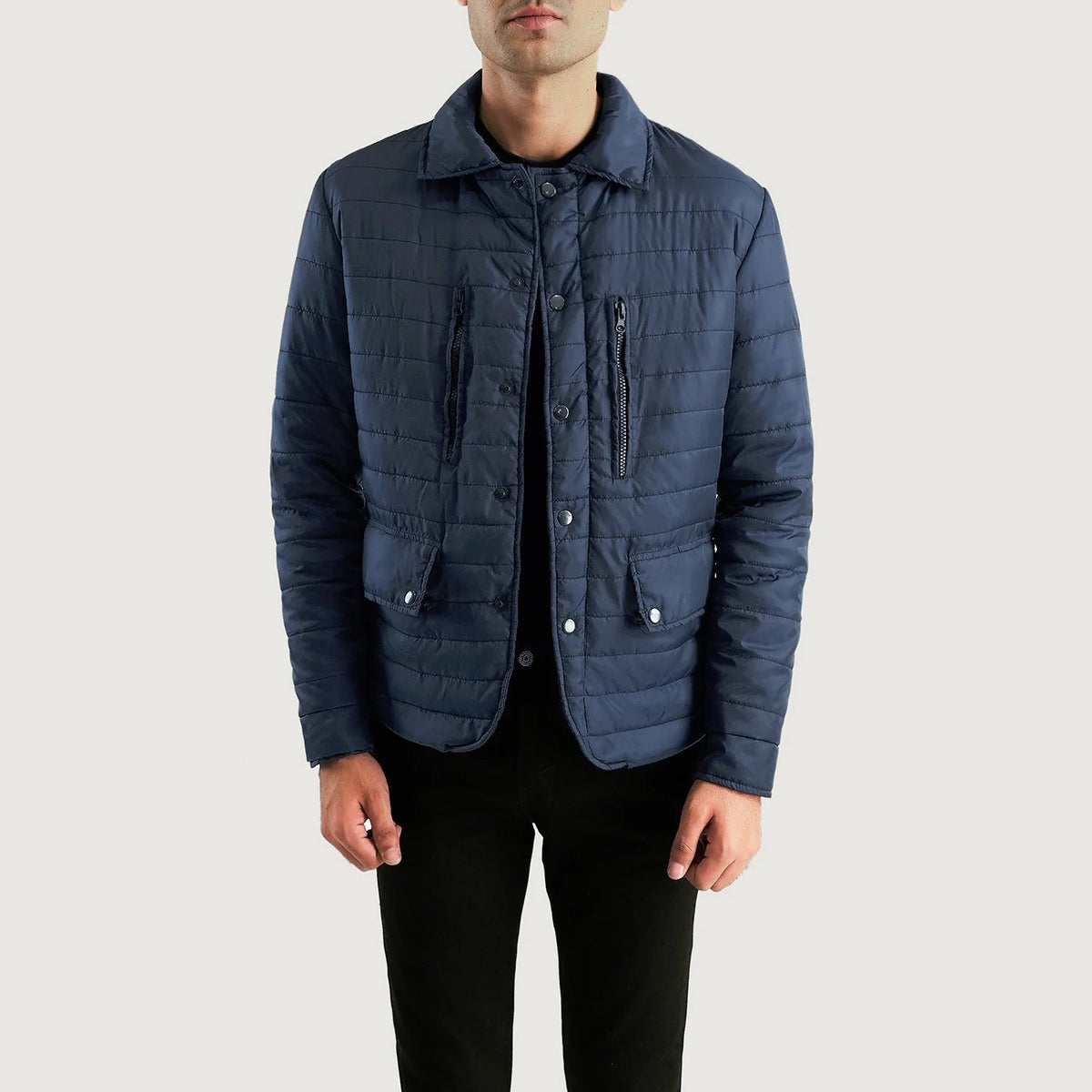 Men's Bo Quilt Windbreaker Läderjacka för Herr in Navy Blue Nylon - Front Profile View &amp; Tailored Silhouette | Buy Online